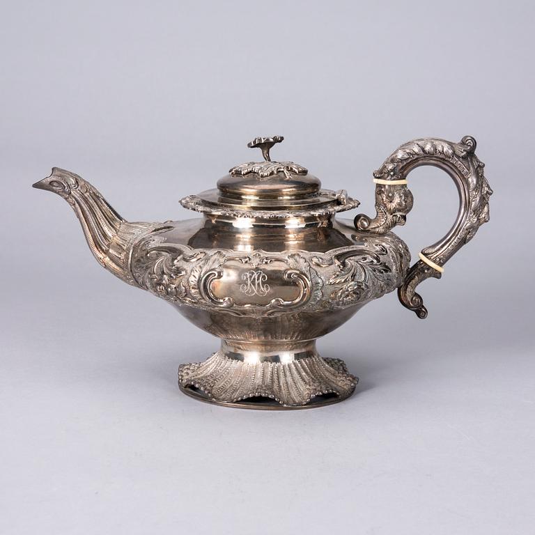 TEKANNA, silver, Irland, Dublin 1846, vikt 988 g.