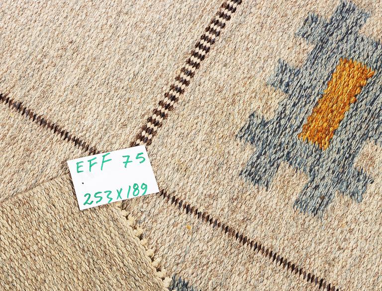 A Swedish flat weave carpet, c. 253 x 189 cm.