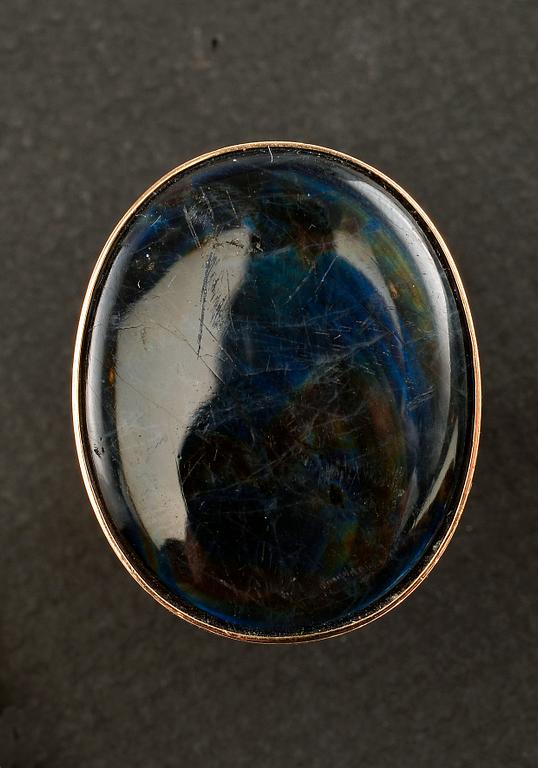 Helge Narsakka, A RING, gold 14K, spectrolite, Kaunis Koru 1993. Weight 11,3 g.