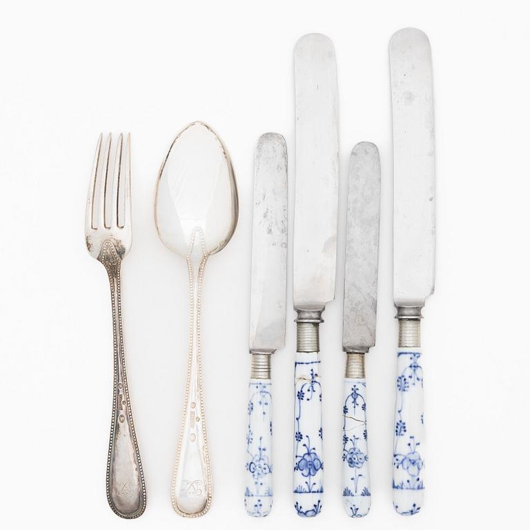 Bestickservisdelar, 37 st, silver samt porslin, "Musselmalet" och rostfritt stål,  bl.a. P. Hertz, Danmark 1926.