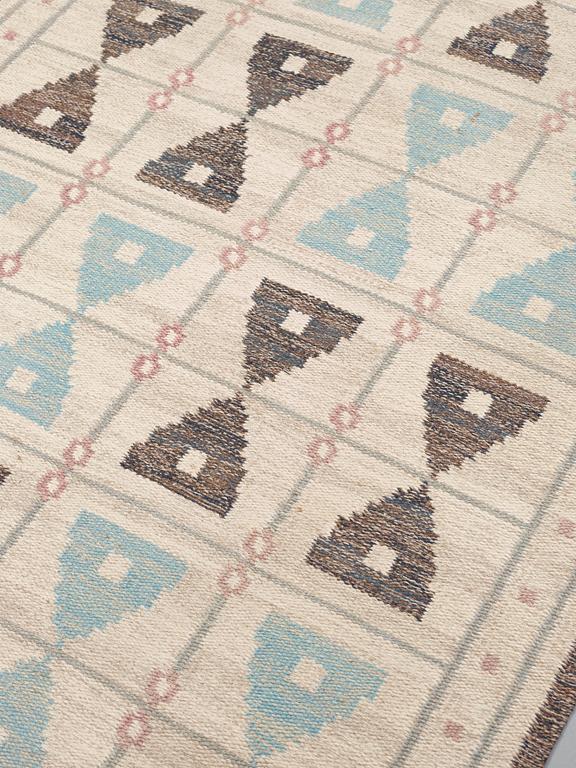 CARPET. "Timglas". Flat weave. 203 x 137 cm. Signed SB.