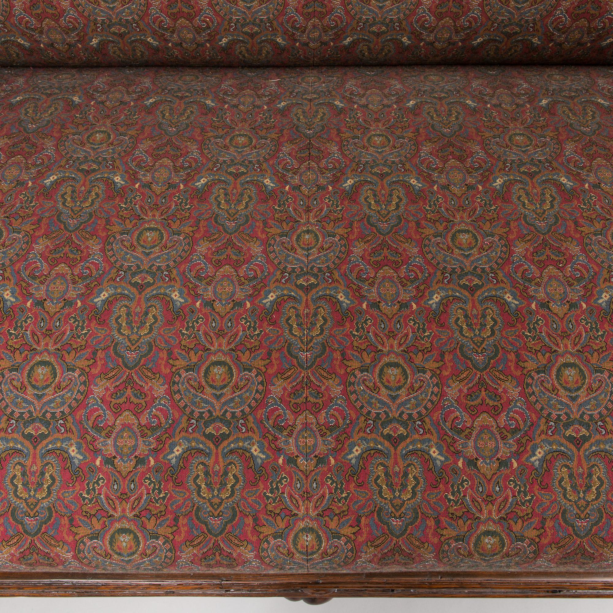 Sohva, Hotel Kämp, 1800-luvun loppu. Pituus 315 cm.