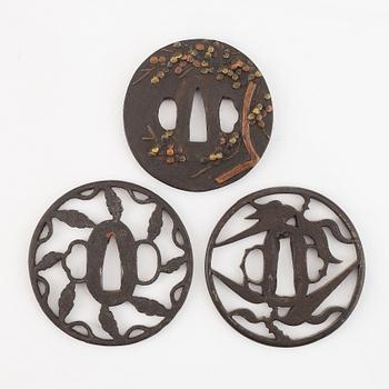 Tsuba, 3 st, järn. Japan, Edo.