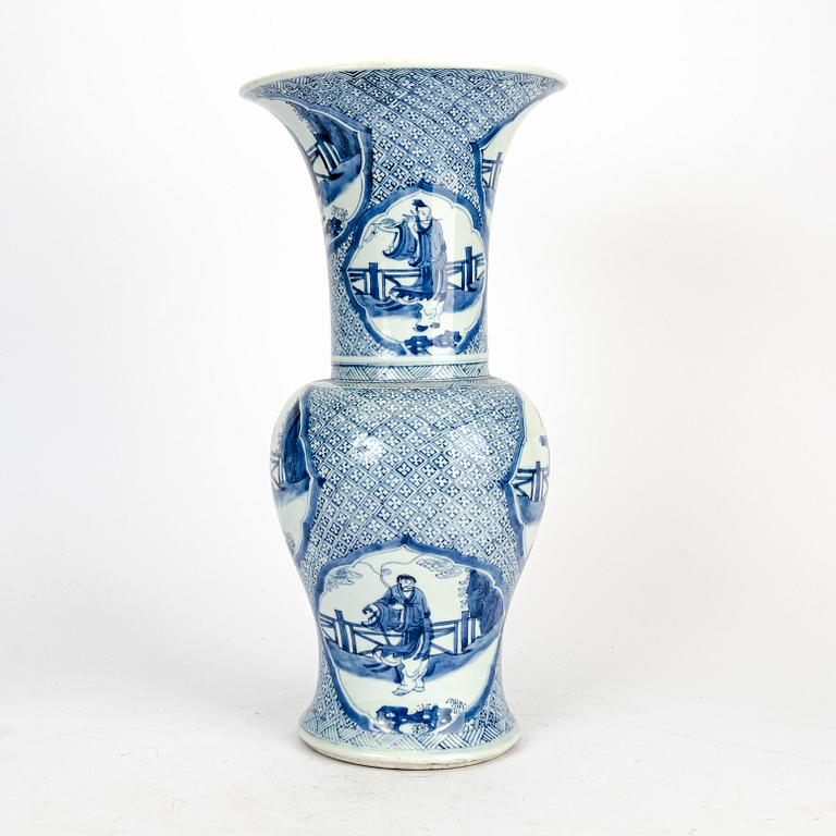 Vas, porslin. Qingdynastin, Kangxi (1662-1722).