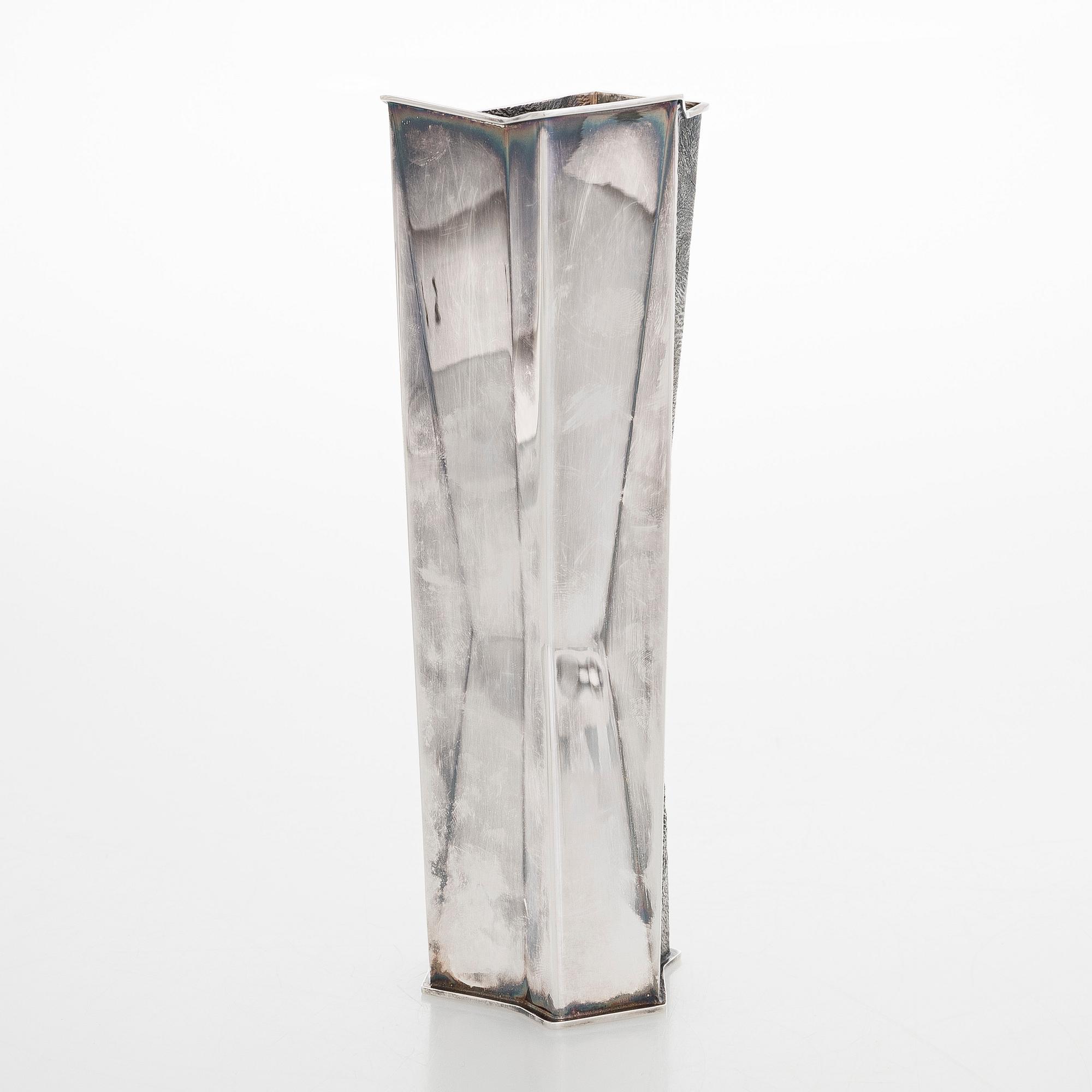 Tapio Wirkkala, a silver vase "TW 226", Kultakeskus, Hämeenlinna 1978.