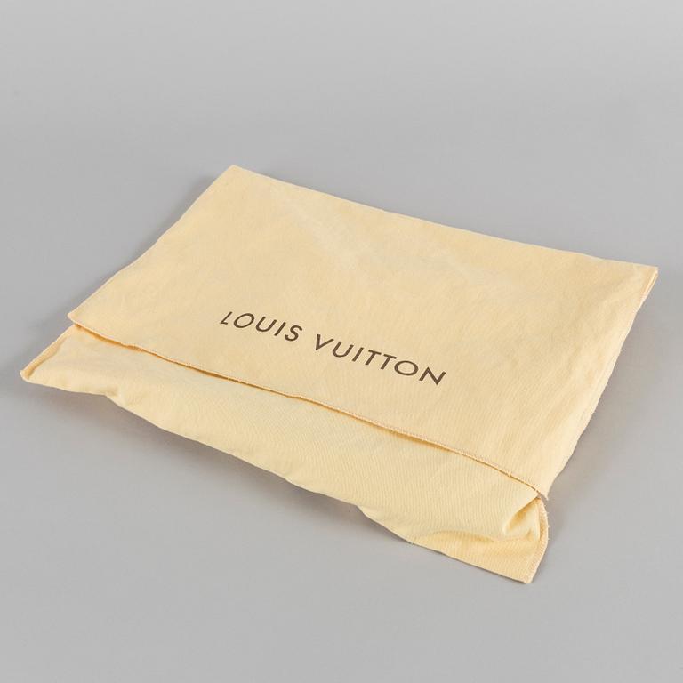 SCARF, Louis Vuitton.