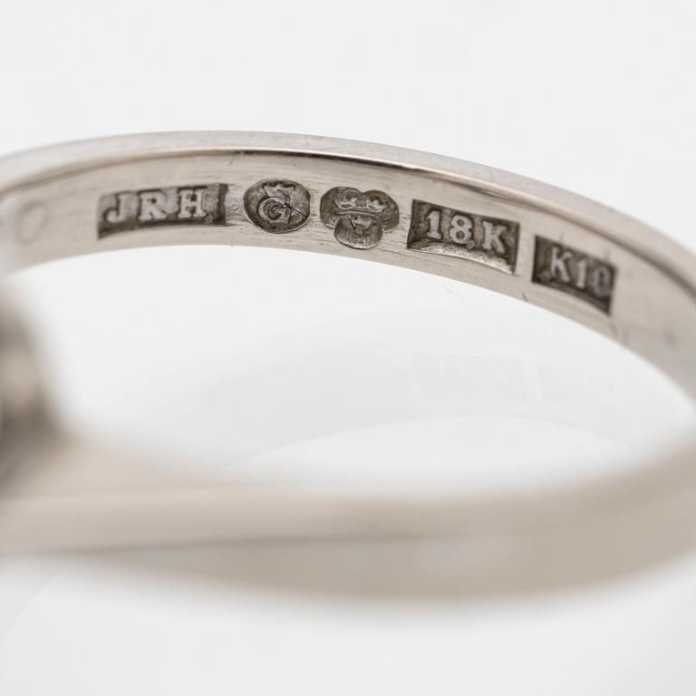 Ring Carmosé 18K vitguld med runda briljantslipade diamanter.