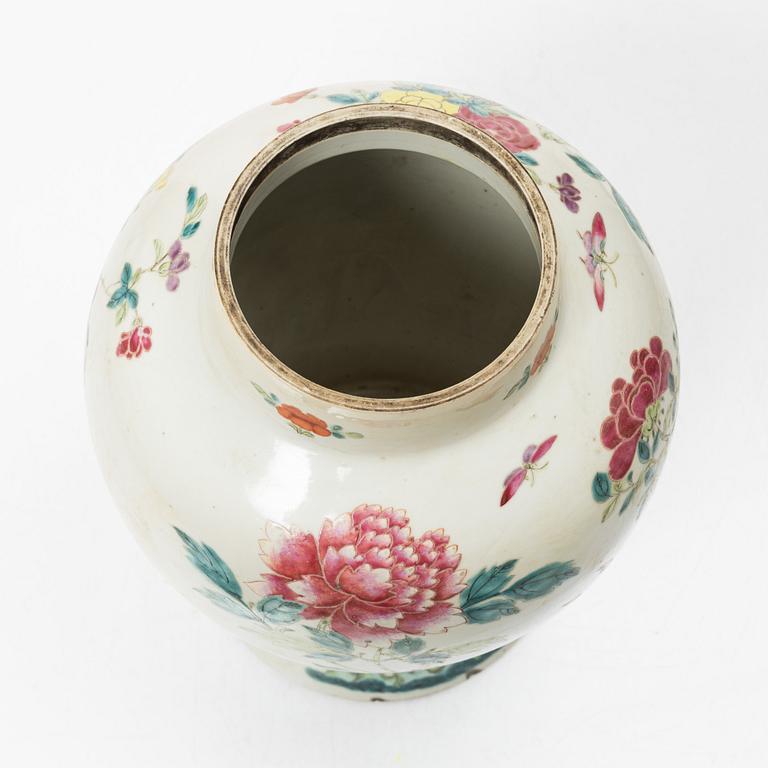 Urna, porslin, Kina, Qingdynastin, 1800-tal.