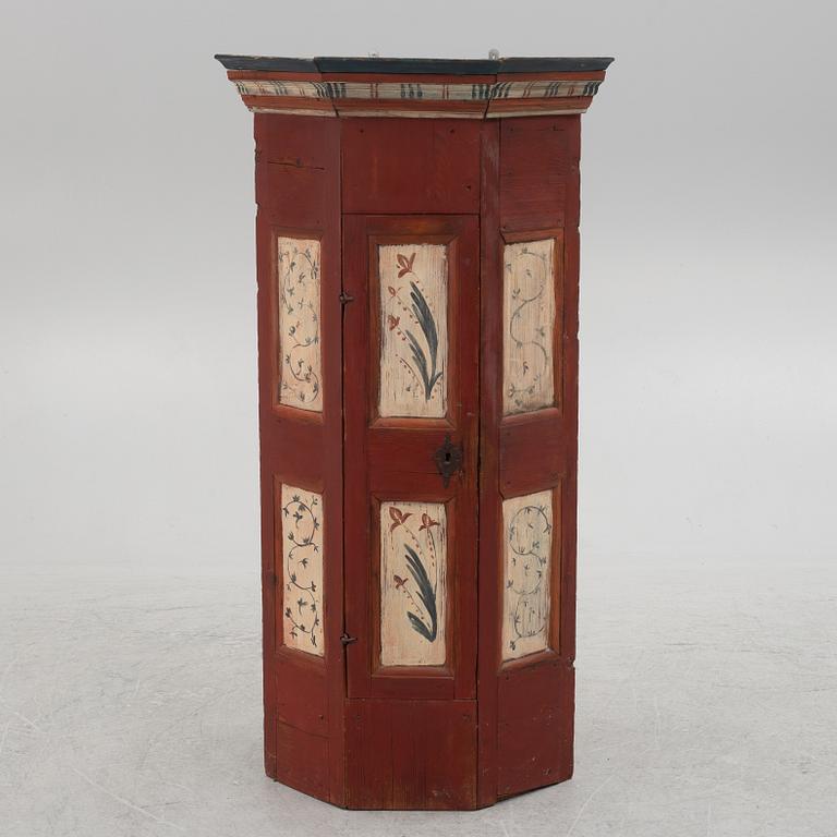 A painted corner cabinet, 19th century.