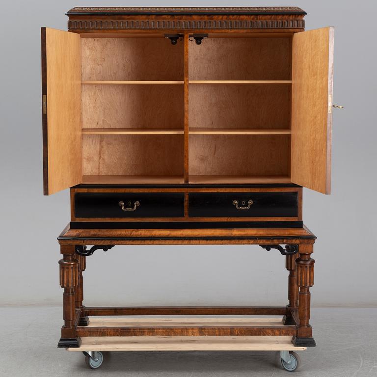 a Art Déco cabinet from the 1920's-/30's.