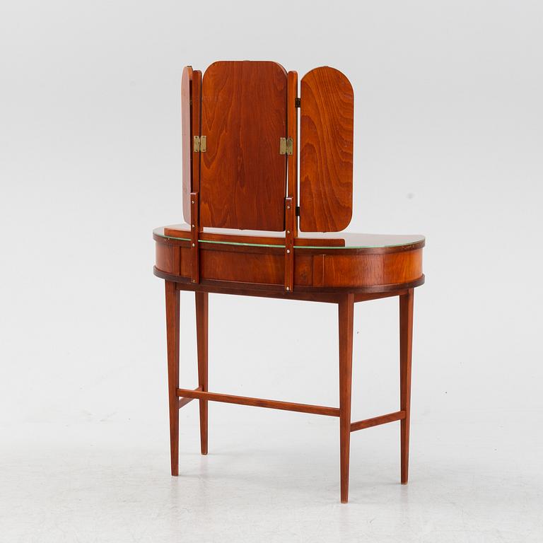 A mohagny veneered dressing table, mid 20th Century.