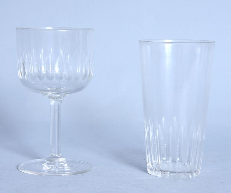 GLASSERVISDELAR, 24 st, 1900-talets första del.