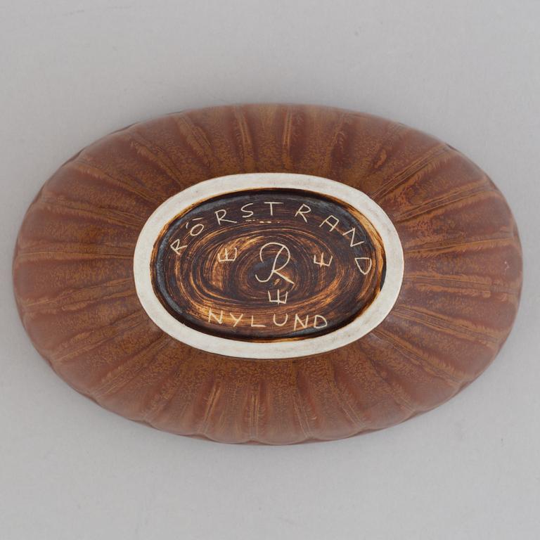 Gunnar Nylund, a set of two stoneware lidded bowls and a bowl, Rörstrand 1940's.