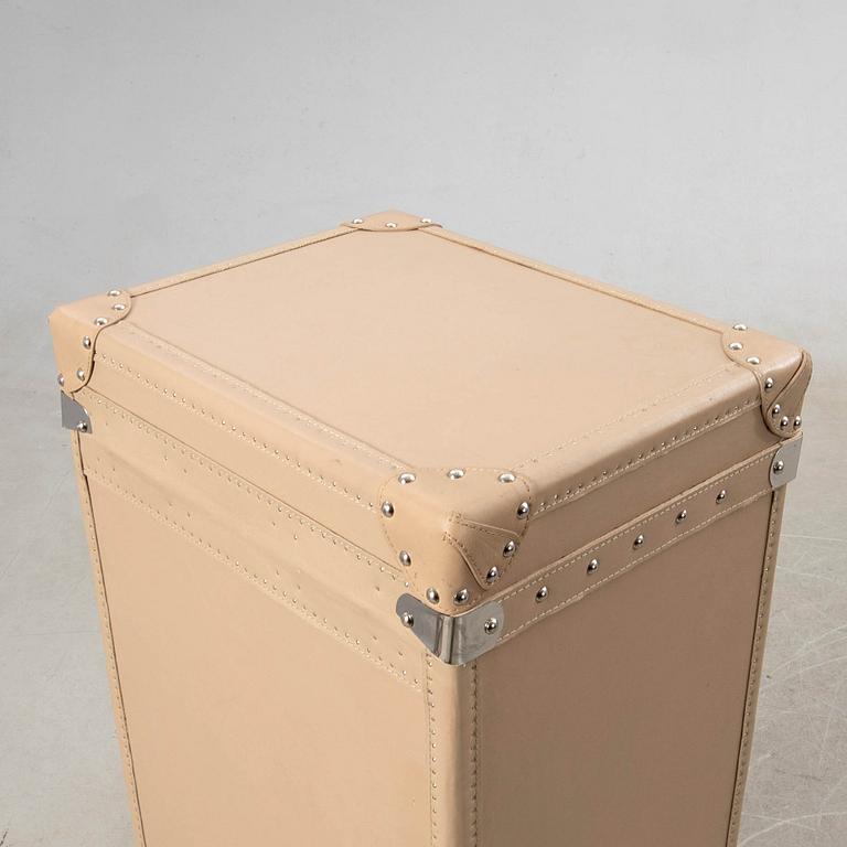 Translation: "Kelly Hoppen chest of drawers England modern production".