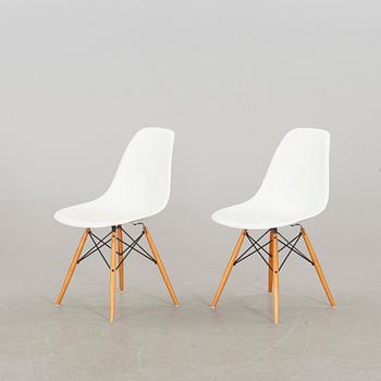 CHARLES & RAY EAMES, stolar ett par, "Plastic chair", Vitra 2009, märkta.