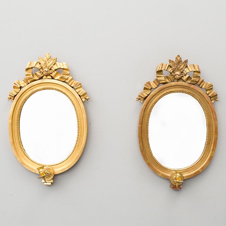 SPEGELLAMPETTER, ett par, gustaviansk stil, 1900-tal.