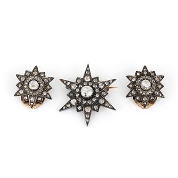 BROSCH samt ÖRHÄNGEN, 14K guld med rosenslipade diamanter, troligen sent 1800-tal. Total vikt ca 20,68 g.