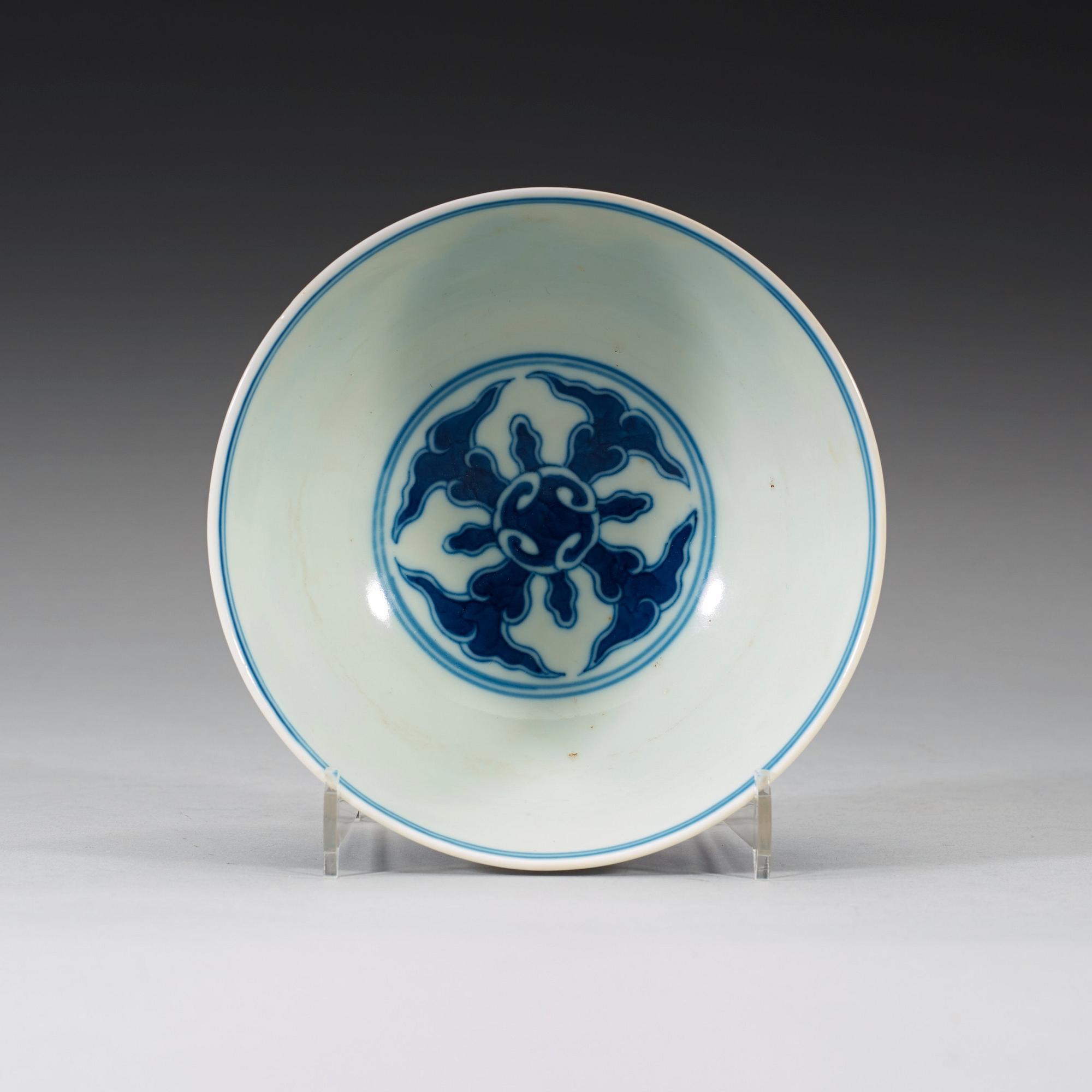 A blue and white bowl, Qing dynasty, with Guangxus six character mark and period (1875-1908).