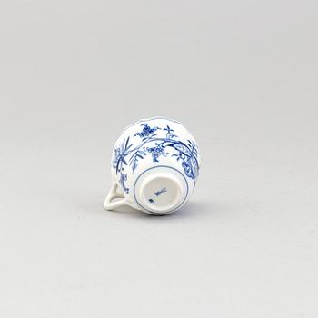 KAFFEKOPPAR, 12 st, "Lökmönstret", Meissen, Tyskland, 1900-tal.