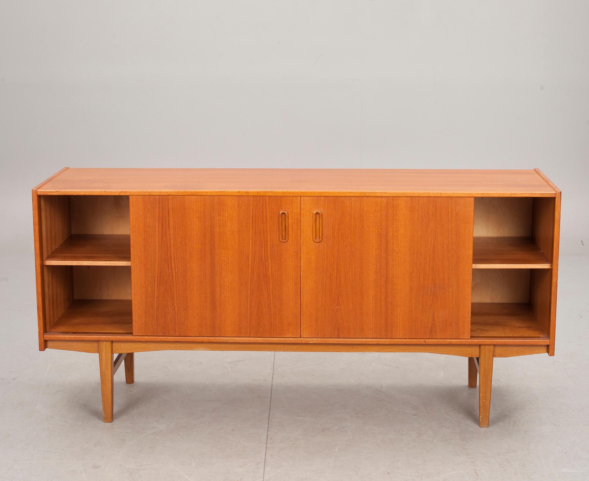 SIDEBOARD, 1960-tal.