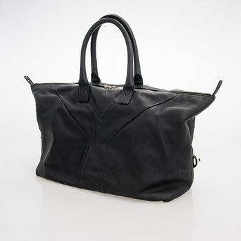 Yves Saint Laurent, a 'Easy Y Tote' bag.