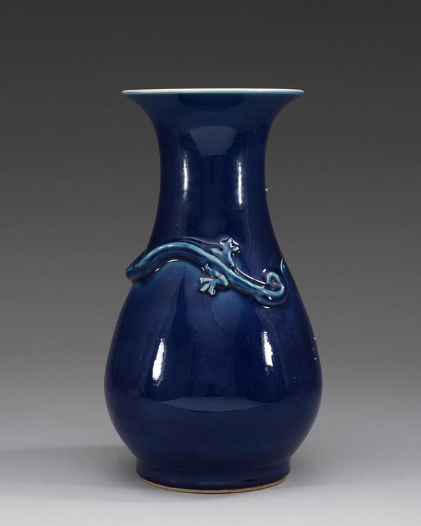 A blue vase, Qing dynasty.