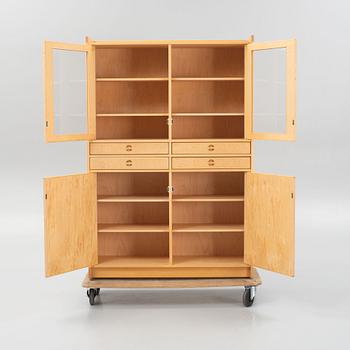 Göran Malmvall, skåp, "Svitjod", Karl Andersson & Söner, 1900-talets andra hälft.