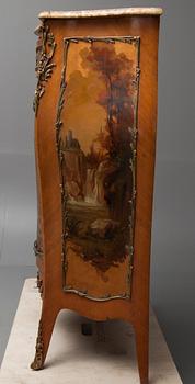 SKÅP, rokokostil, möjligen Mellaneuropa, 1900-talets mitt.