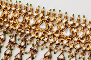An Indian demi parure comprising a necklace and a pair of earrings.