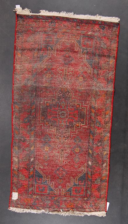 GALLERIMATTA. orientalisk. Ca 207x101.