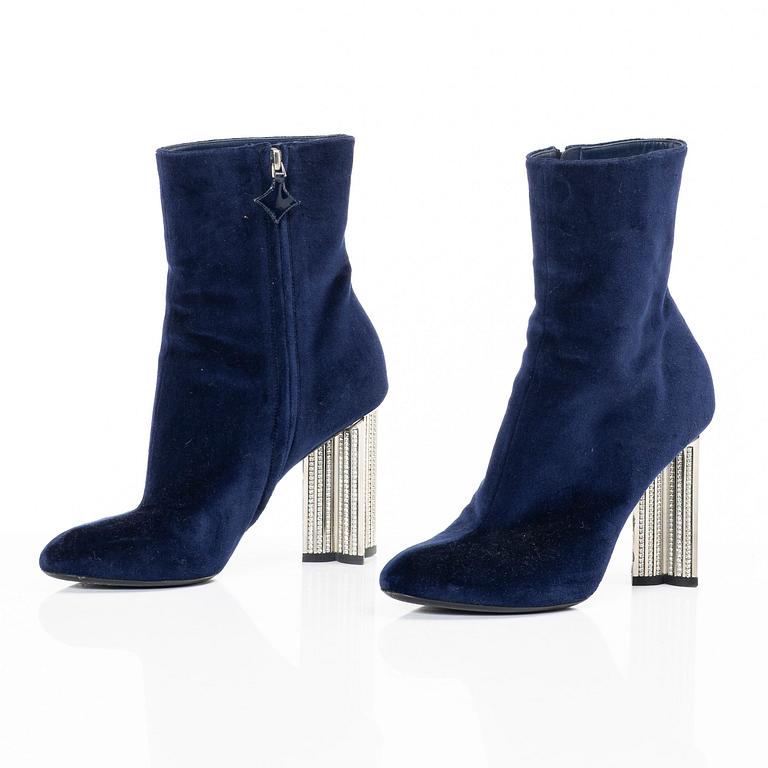 Louis Vuitton, stövletter, "Blue Velvet Crystal Heel Boot", storlek 37.