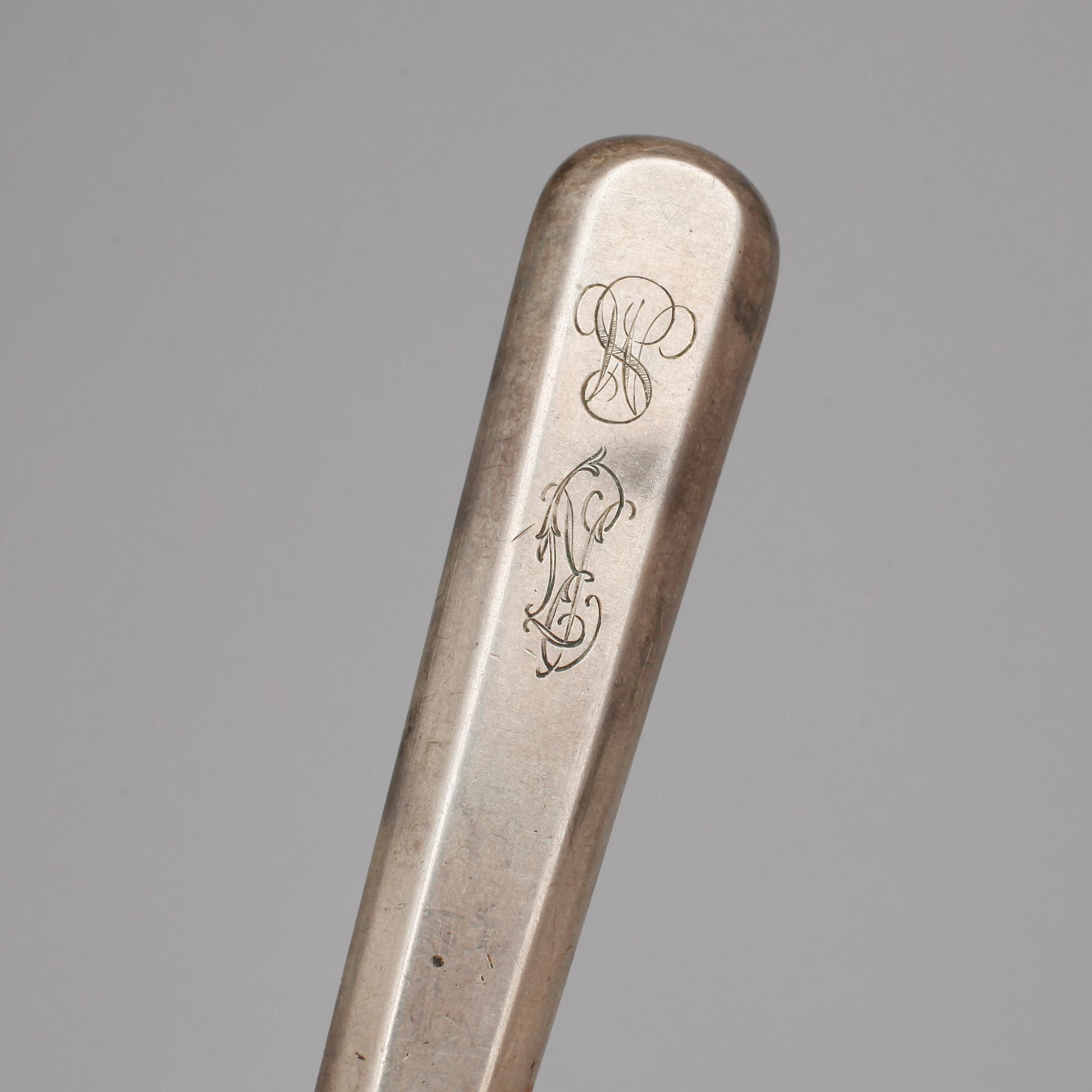 BESTICKSERVIS, 39 delar, silver, de flesta stämplade Teodor Werner, Minsk, Ryssland 1870-80-tal. Tot ca 2200 gram.