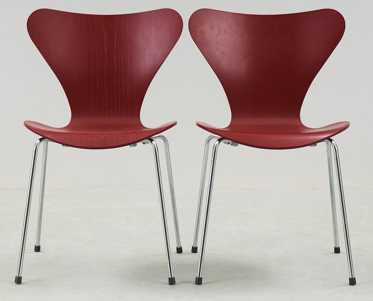 STOLAR, ett par, "Sjuan", Arne Jacobsen, Fritz Hansen.