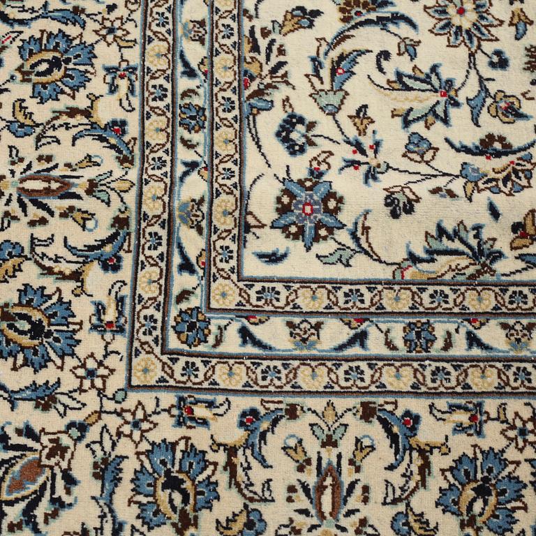 A KESHAN RUG, 354 x 244 cm.