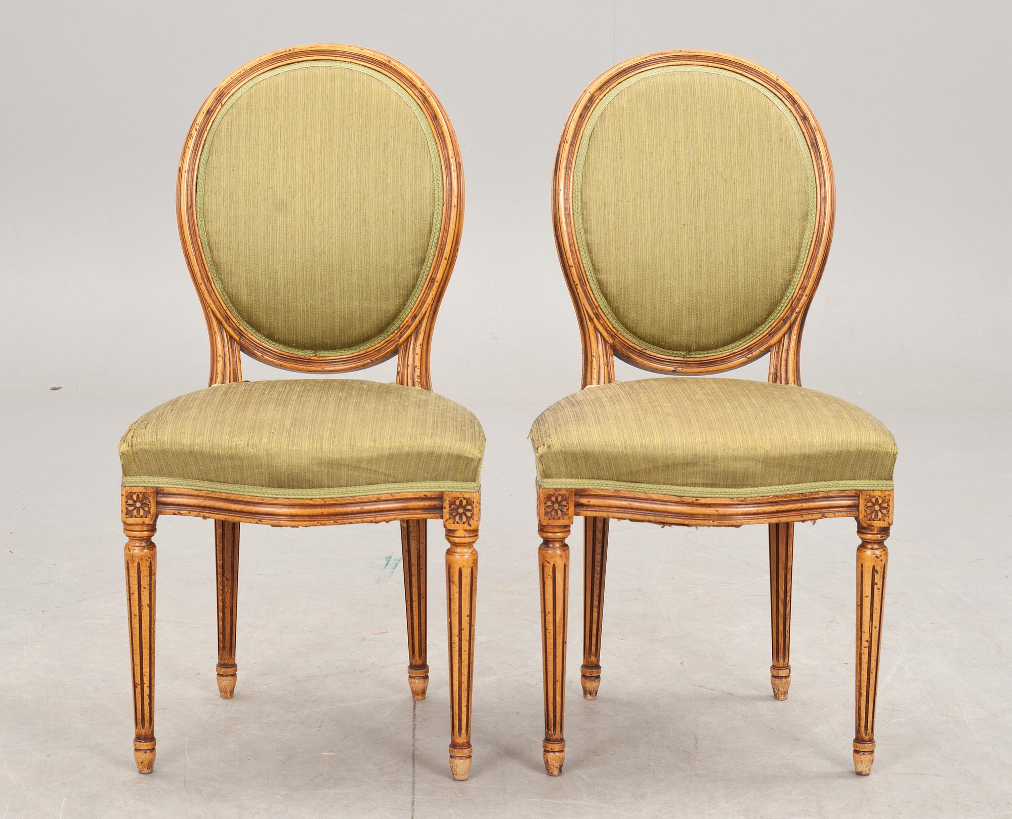 STOLAR, ett par, gustaviansk stil, 1900-talets början.