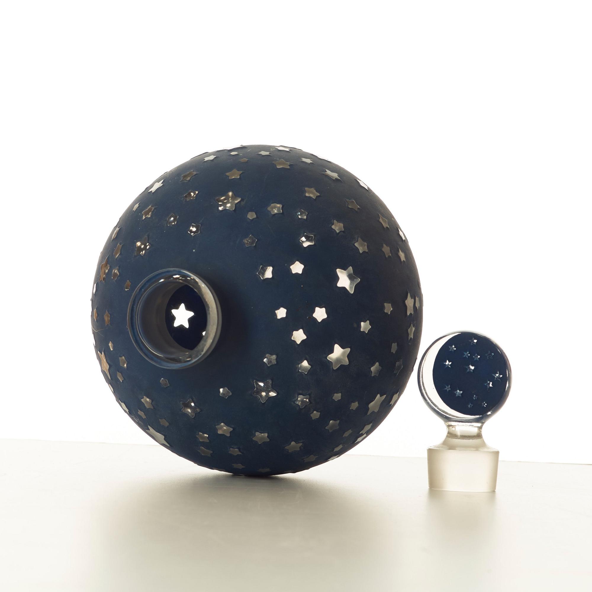 A René Lalique 'Dans La Nuit' perfume bottle and stopper, Paris post 1924.