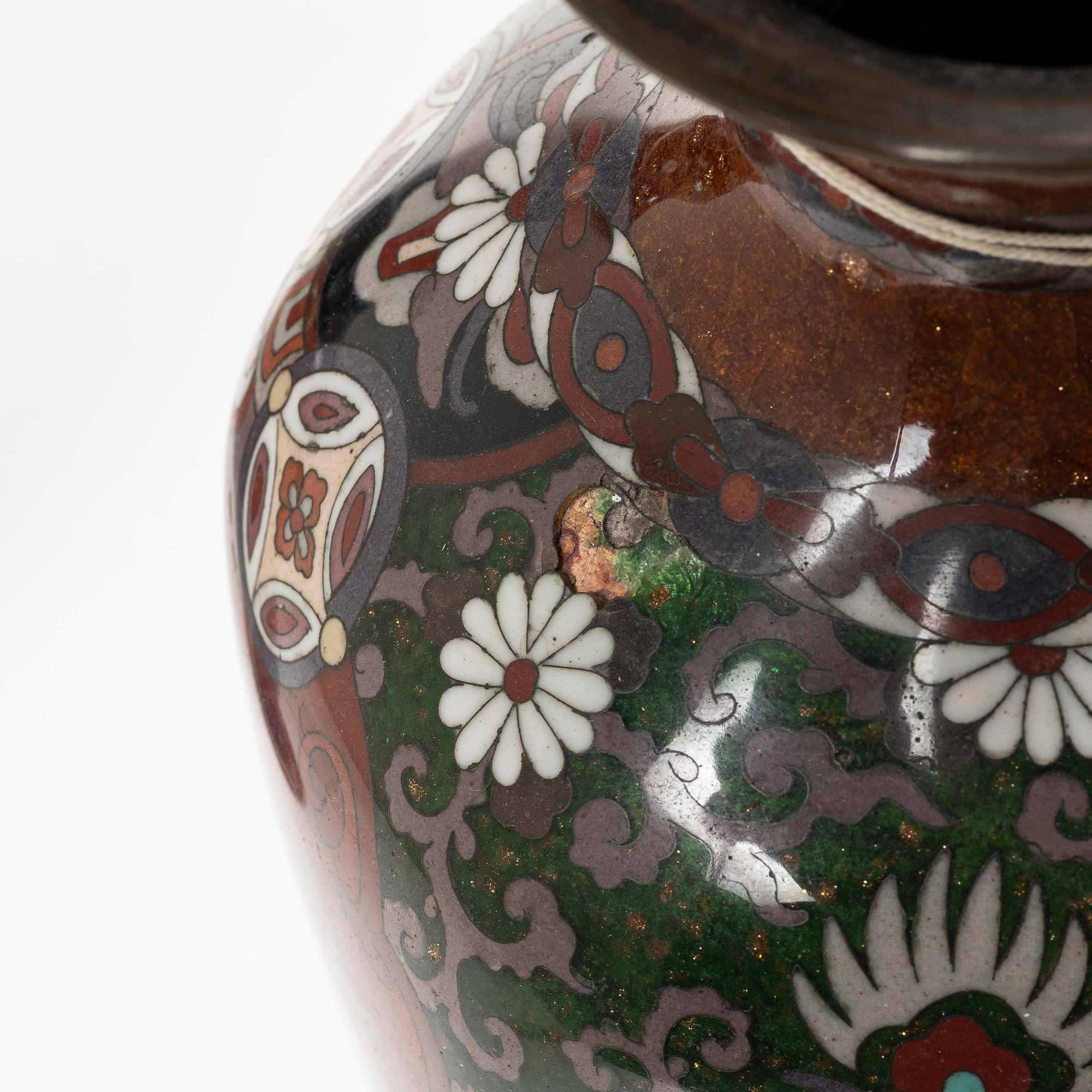 Two similar cloisonné vases, Japan, Meiji (1868-1912).