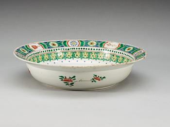A famille verte charger, Qing dynasty, Kangxi (1662-1722).