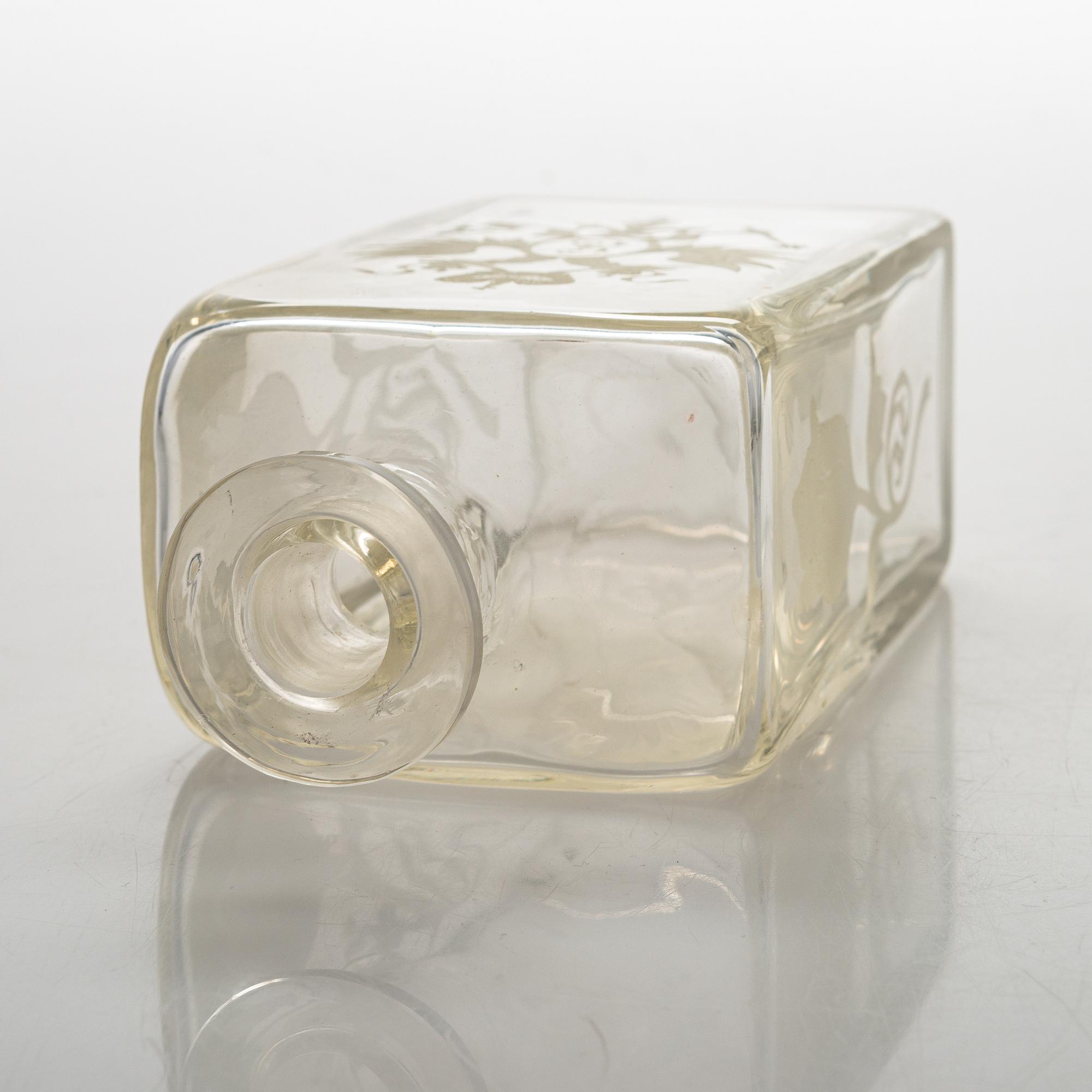 An Imperial glass carafe, early 20th century.