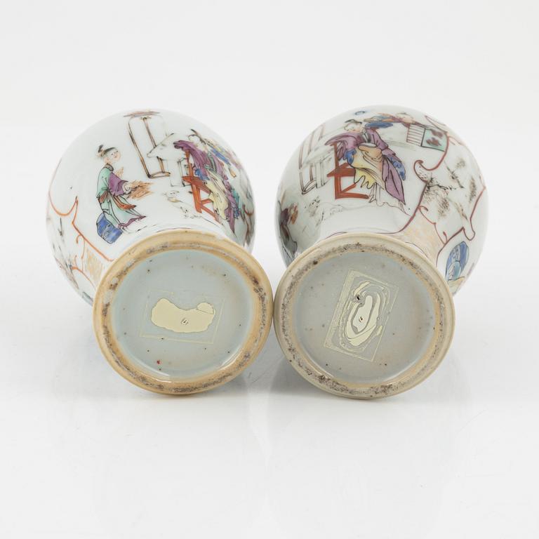 A pair of porcelain tea caddies, China, 18th century.