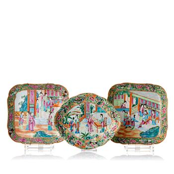 994. A set of three Canton famille rose dishes, Qing dynasty, 19th Century.