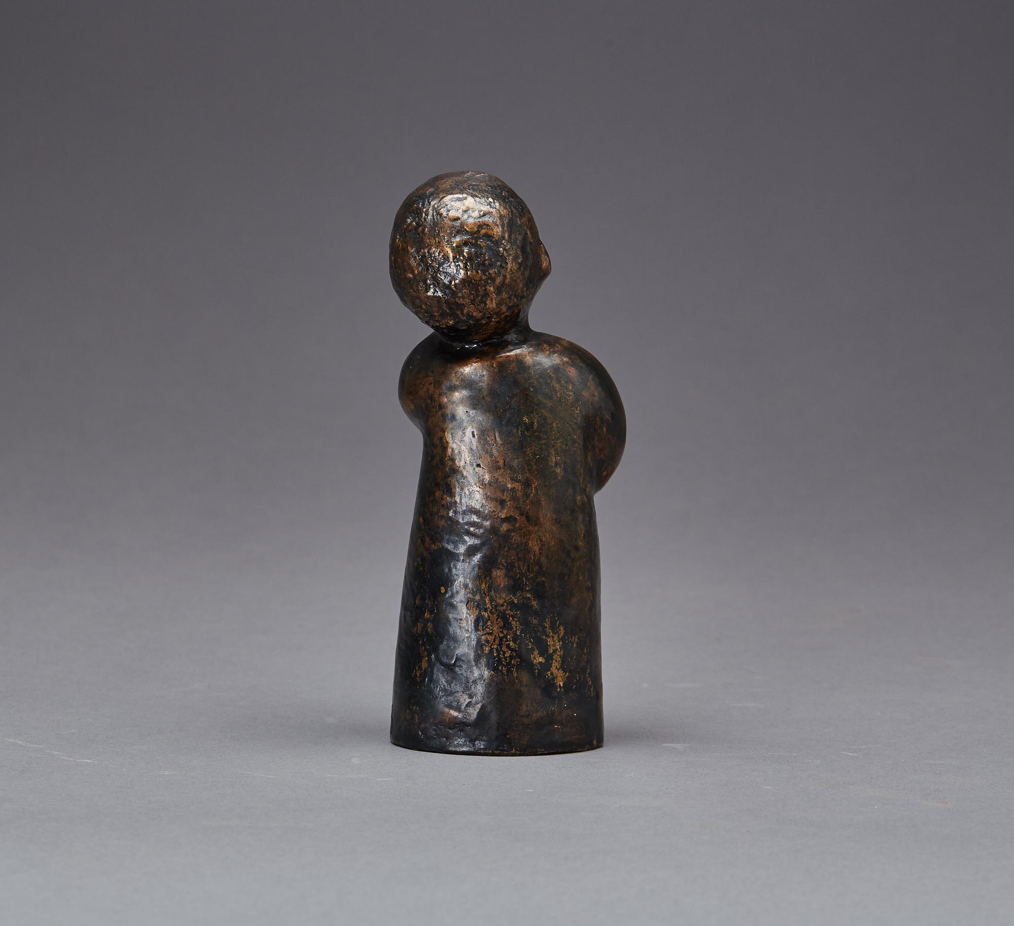 SKULPTUR, monogramsignerad, patinerad brons.