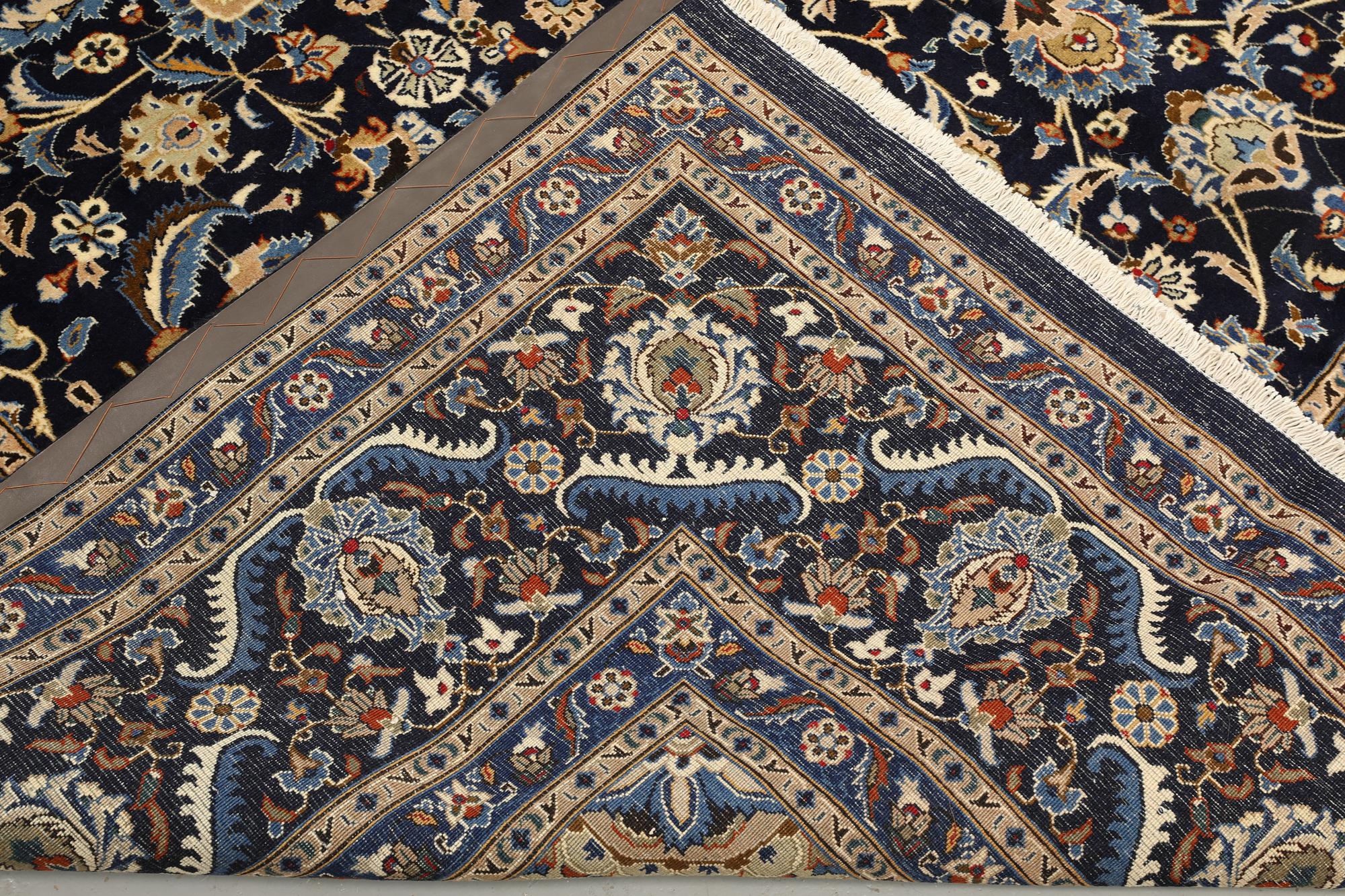 A Keshan carpet, approx. 400 x 295 cm.