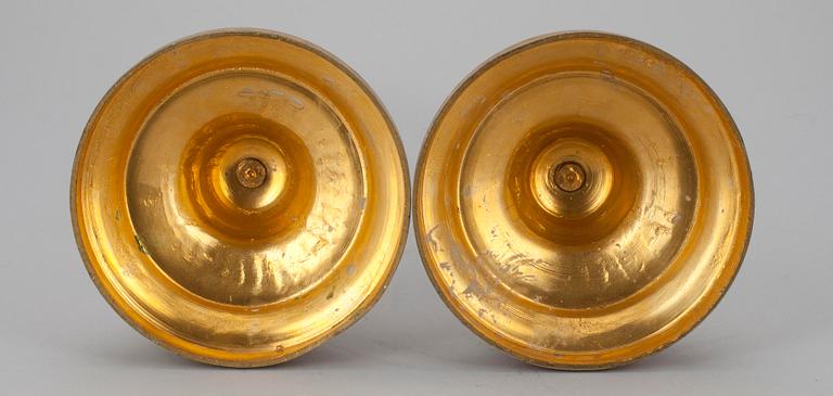 LJUSSTAKAR, ett par, förgylld brons, Frankrike/Ryssland 1800-talets mitt.