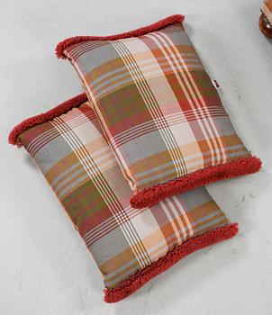 PALL samt KUDDAR, 2 st, Mulberry, 1900-talets andra hälft.
