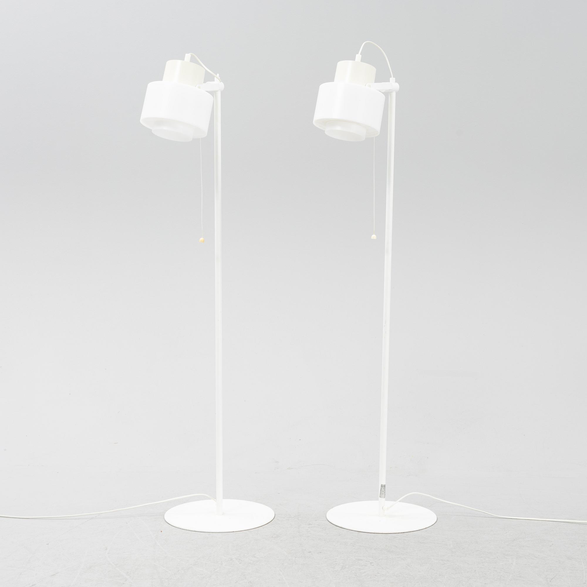A pair of whithe floor lights, Luxus, Vittsjö.