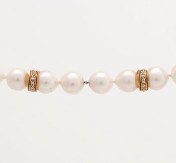 PEARL NECKLACe, cultured pearls 7,5-8 mm, clasp 18K gold diamonds and spacers 18K gold and diamonds 0,60 ct in total.