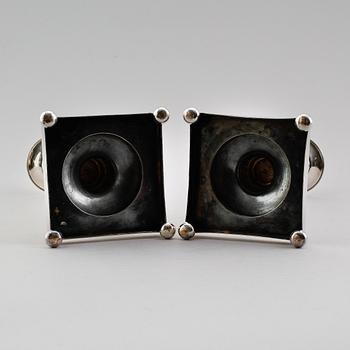 LJUSSTAKAR, 1 par, nysilver, gustaviansk stil, 1900-talets första hälft.