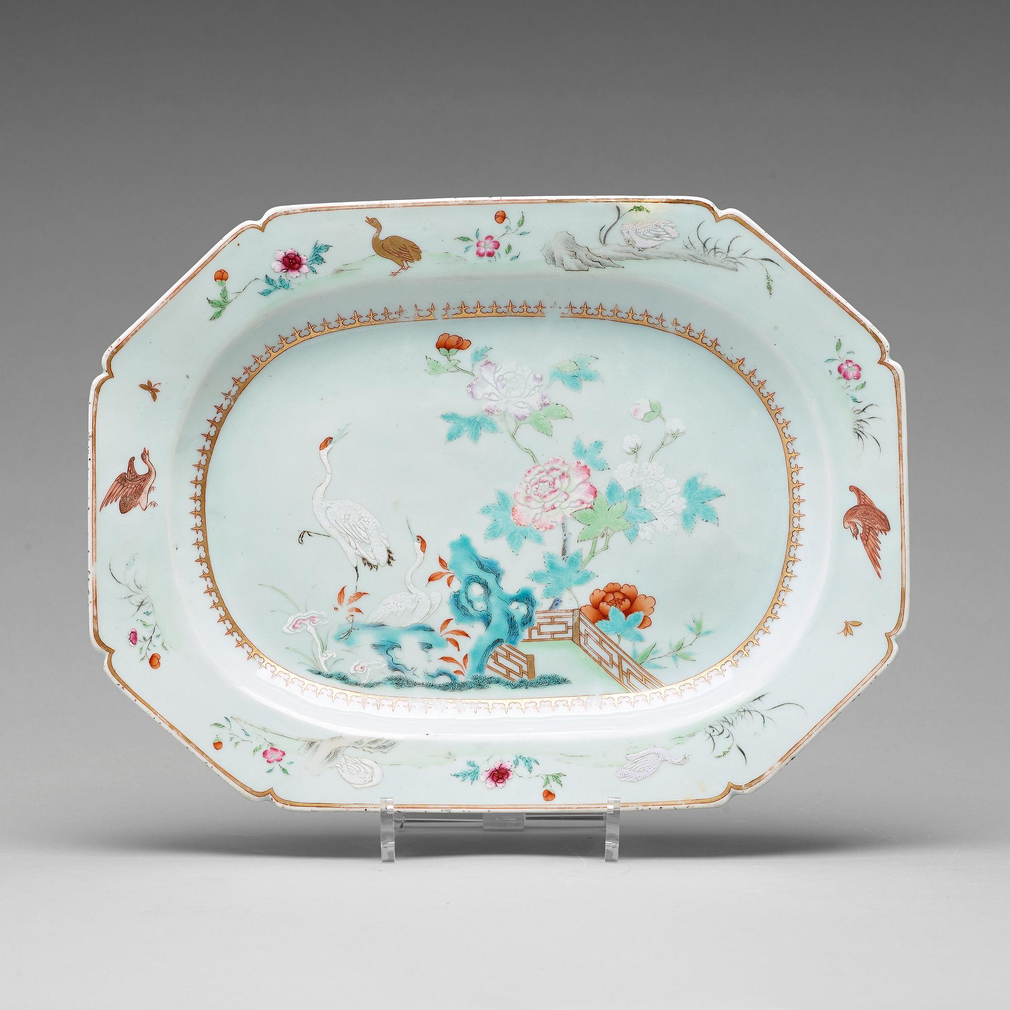 STEKFAT, porslin. Qingdynastin, Qianlong (1736-95).