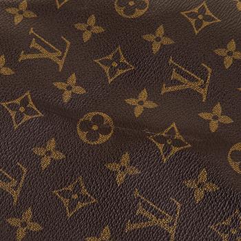 Louis Vuitton, a Monogram Canvas 'Keepall 60 Bandoulière' weekend bag.